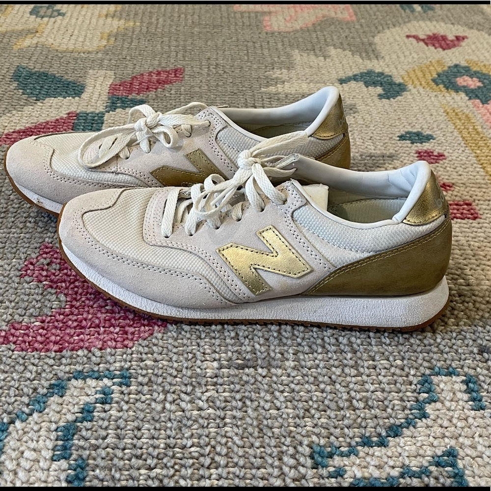 NWOT NEW balance J Crew cream/gold tennies size 7